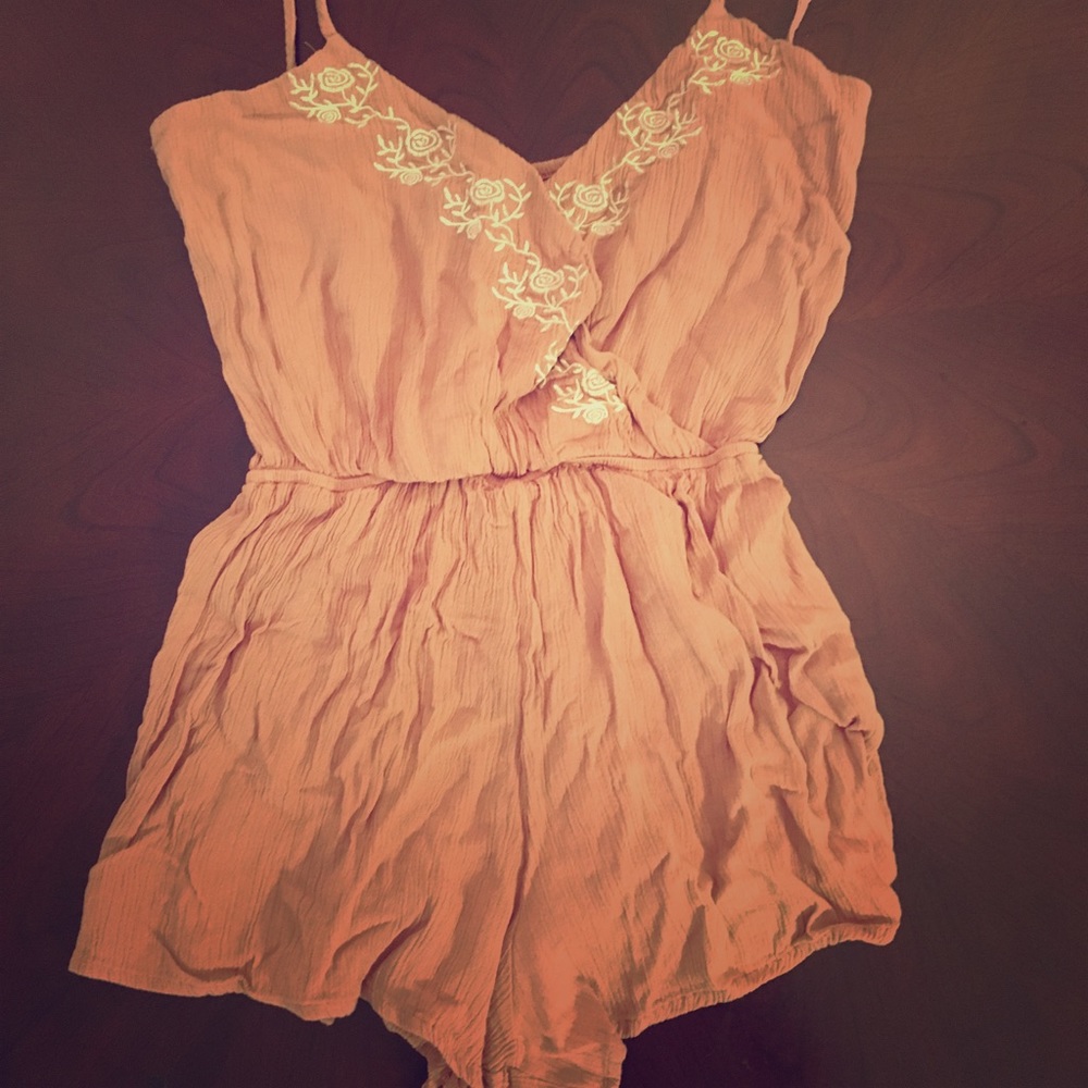 Love Tree Size Small Mauve & White Floral Romper